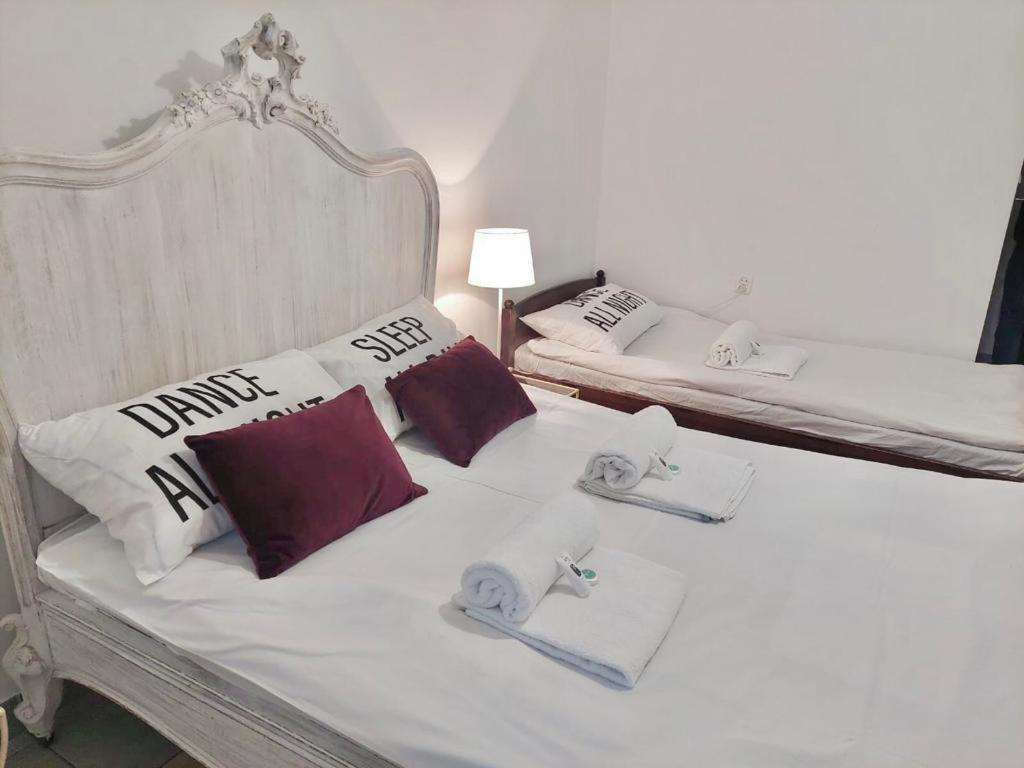 Pod Roza Economy Bed & Breakfast Leba Ngoại thất bức ảnh