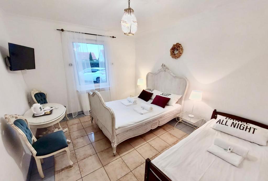 Pod Roza Economy Bed & Breakfast Leba Ngoại thất bức ảnh